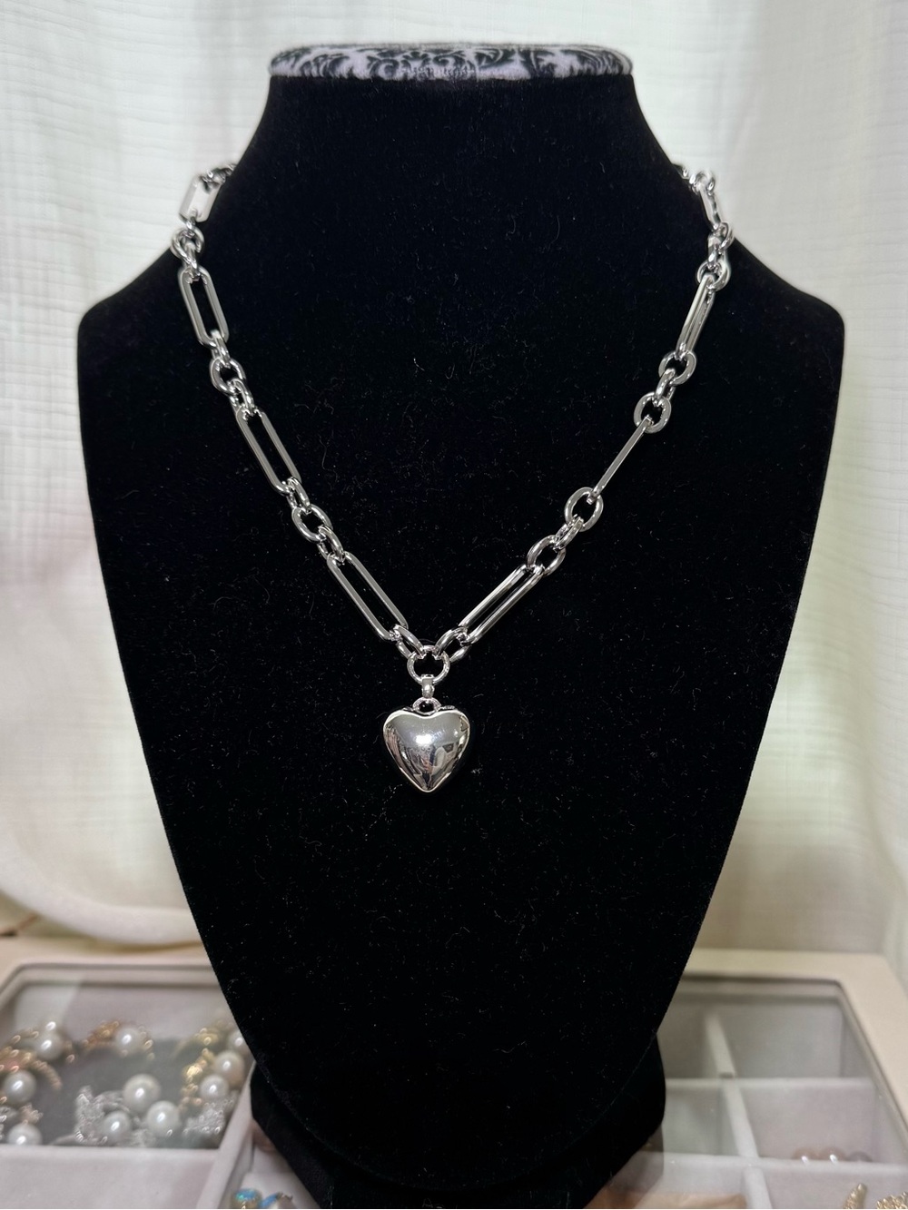 Boutique Silver Heart Pendant Link Necklace